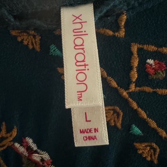 Xhilaration blouse teal with embroidered flowers. Size large. - Picture 4 of 5